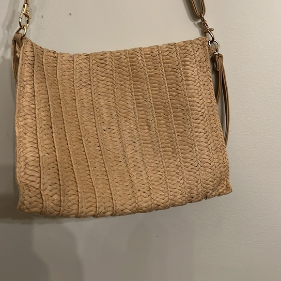 Willa hand woven soft straw boho cross body - Picture 4 of 6